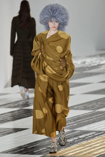 Look 30